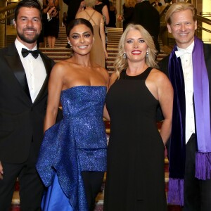 Juliana Paes e o marido, Carlos Eduardo Baptista, com os executivos da NBCUniversal International Marcello Coltro e Klaudia Bermudez