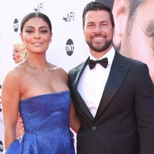 Juliana Paes e o marido, Carlos Eduardo Baptista, no tapete vermelho do 46º AFI Life Achievement Award, nos Estados Unidos, nesta quinta-feira, 7 de junho de 2018