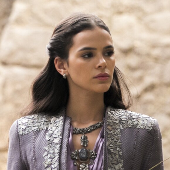 Catarina (Bruna Marquezine) fica grávida de Otávio (Alexandre Borges) nos próximos capítulos da novela 'Deus Salve o Rei'
