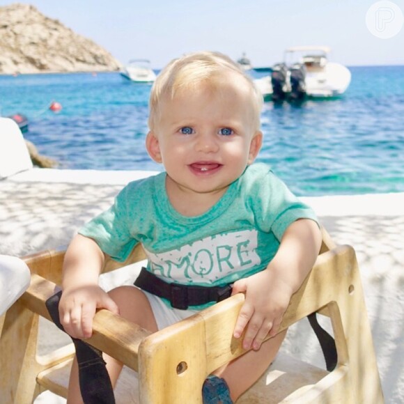 Filho de Karina Bacchi, Enrico, de 10 meses, é sucesso nas redes sociais