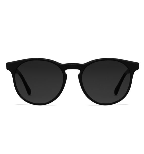 De acetato preto, o óculos de sol Zerezes custa R$ 430