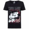 A camiseta do Mickey e da Minnie é a sugestão da Riachuelo por R$ 29,90