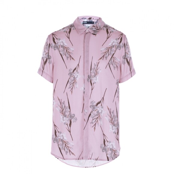 A marca carioca Handred nasceu baseada no conceito genderless e propões a blusa floral de R$ 295 como sugestão