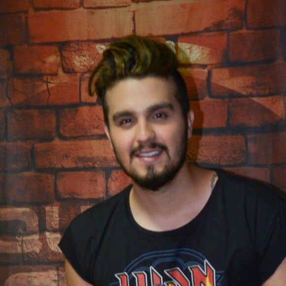 Luan Santana adiou os planos de oficializar a união com Jade Magalhães