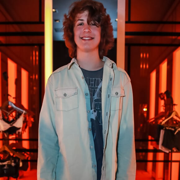 Lucas Jagger afirmou que a preocupação sobre o rastreador instalado por Luciana Gimenez passou quando ele constatou que não faz nada que a mãe possa reprovar