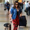 Anitta embarcou no Aeroporto Internacional Tom Jobim com look cheio de personalidade