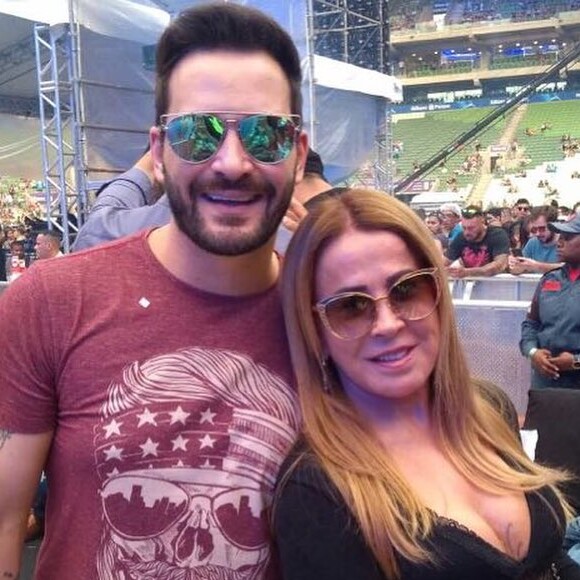 'A vida tem me surpreendido muito... mas com certeza, você foi a melhor surpresa que me aconteceu! Inesperadamente, te conheci... Inexplicavelmente, aconteceu!', lembrou Zilu Camargo sobre o namoro