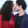 Débora Nascimento trocou beijo com José Loreto ao lançar o filme 'Além do Homem', no shopping Leblon, no Rio, nesta terça-feira, 12 de junho de 2018