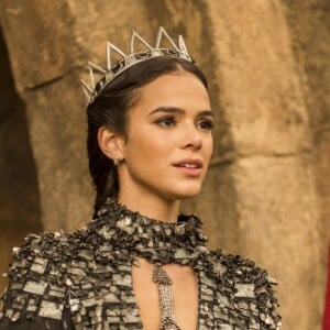 Catarina (Bruna Marquezine) ordena que Brice (Bia Arantes) seja encontrada nos próximos capítulos da novela 'Deus Salve o Rei': 'Descubra onde mora essa bruxa. Eu vou falar com ela!'