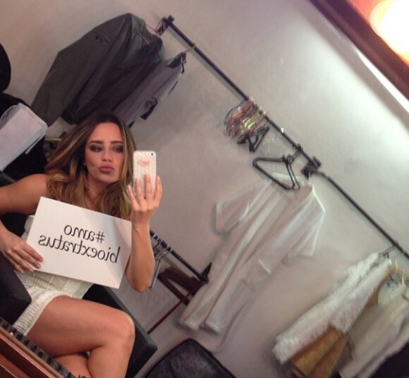 Fernanda Vanconcellos faz selfie antes de turbinar o visual