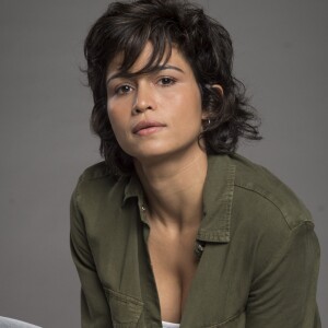 Nanda Costa vive a policial Maura na novela 'Segundo Sol'
