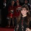 Protagonista de 'As Aventuras de Poliana', Sophia Valverde escolheu um vestido florido
