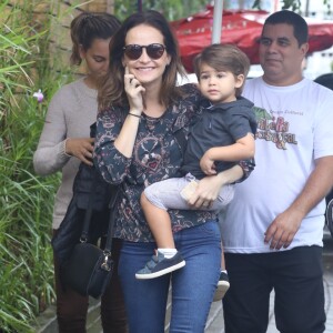 Fernanda Rodrigues e Bento, de 2 anos, foram ao aniversário de Títi, filha de Giovanna Ewbank e Bruno Gagliasso