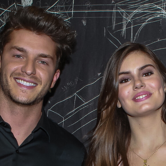 Camila Queiroz e Klebber Toledo dispensaram a lua de mel por causa do trabalho