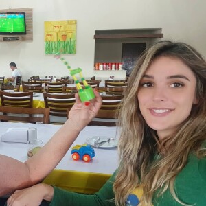 Rafa Brites, no meio de uma viagem, parou em um restaurante para ver o Brasil jogar