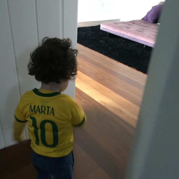 Alexandre Nero mostrou o filho, Noá, na torcida pelo Brasil