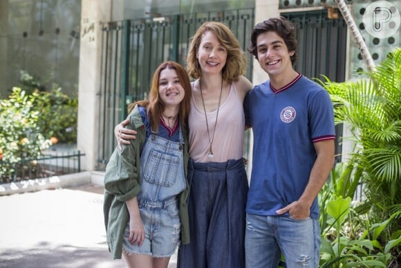 Gabriela (Camila Morgado) tem uma conversa com os filhos, Flora (Jeniffer Oliveira) e Alex (Daniel Rangel), sobre a separação no capítulo de quarta-feira, 27 de junho de 2018 da novela 'Malhação'