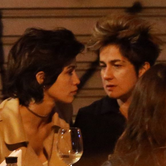 Nanda Costa e namorada gravam música criada contra homofobia, como a atriz revelou em vídeo nesta segunda-feira, dia 18 de junho de 2018