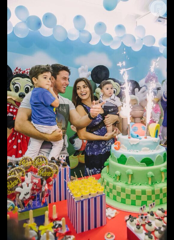Juliana Paes curtindo o aniversário de 3 anos do seu filho mais velho, Pedro, ao lado de Carlos Eduardo Baptista e Antonio