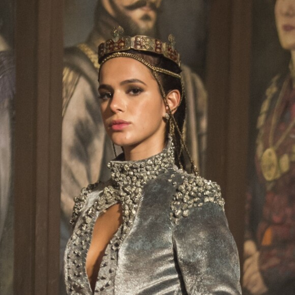 Catarina (Bruna Marquezine) se declara para Afonso (Romulo Estrela) nos próximos capítulos da novela 'Deus Salve o Rei': 'Você não imagina o quanto eu te amo'
