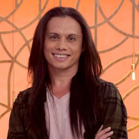 Silvero Pereira acrescentou ao Purepeople sobre a escolha de Nany People para a novela 'O Sétimo Guardião': 'A Nany tem uma história muito longa como atriz, comediante, cantora e a novela das nove vai trazer muita visibilidade para ela'