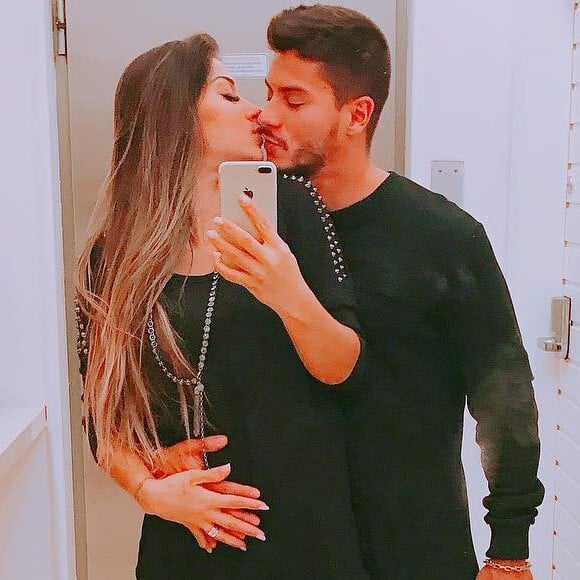 Mayra Cardi explicou por que não gosta que peguem na barriga de gravidez