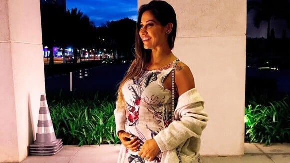 Grávida, Mayra Cardi pede para não tocarem em sua barriga: 'Tenho pavor'