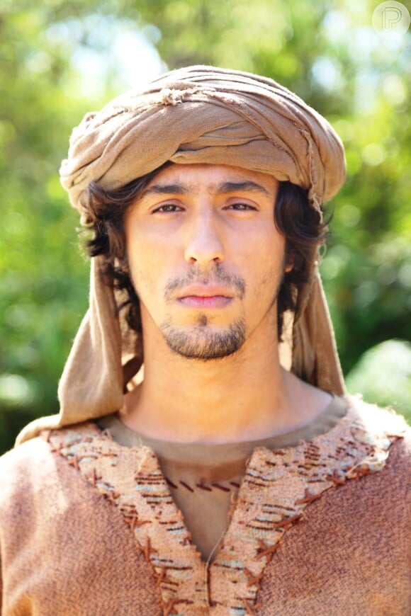 Caio Lucas Leão é Naftali, filho de Jacó (Felipe Cardoso) com Bila (Cacá Ottoni) na série 'Lia'