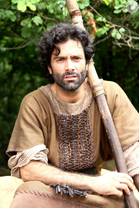 Augusto Garcia é Saul, o servo de Labão (Theo Becker) na série 'Lia'
