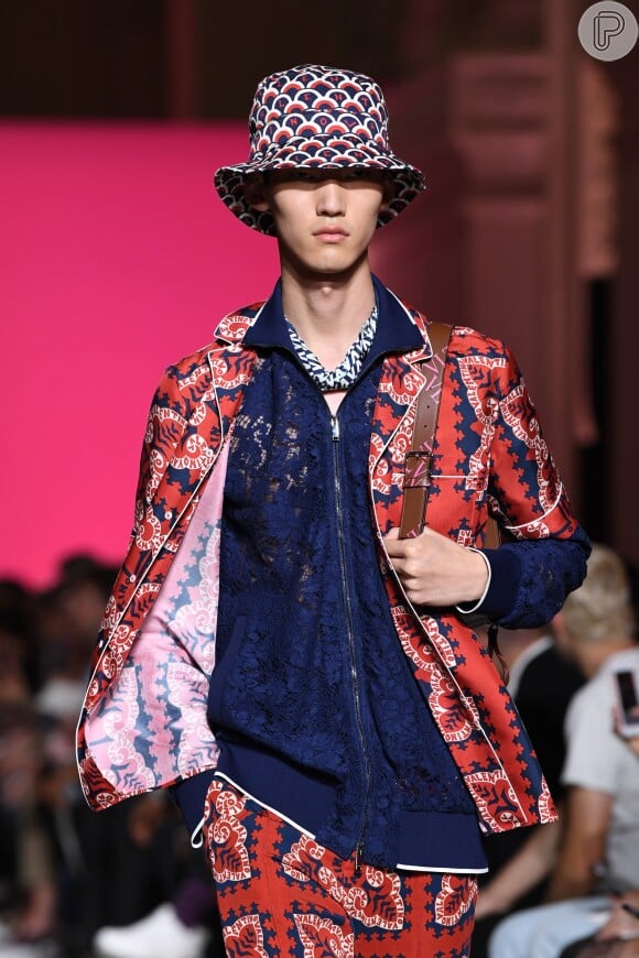 Foto: Valentino: estampas étnicas misturadas, conjuntinho tipo pijama e  camisa de renda, trends importadas do guarda-roupa feminino para o  masculino - Purepeople