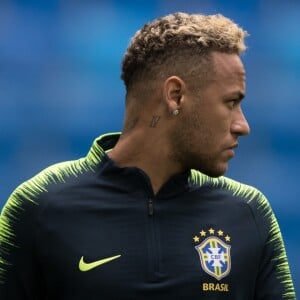 'Que Deus nos abençoe e nos proteja', escreveu Neymar no Instagram antes do jogo do Brasil