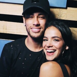 Bruna Marquezine negociou folga de 'Deus Salve o Rei' para acompanhar Neymar na Copa