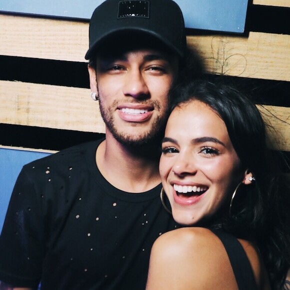 Bruna Marquezine negociou folga de 'Deus Salve o Rei' para acompanhar Neymar na Copa