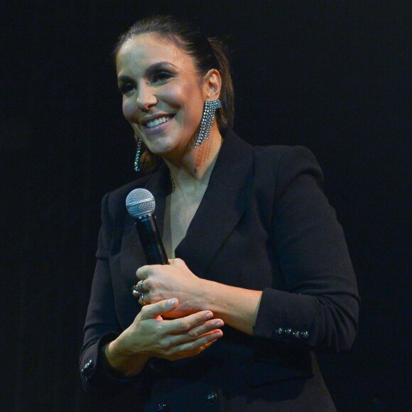 Ivete Sangalo mostrou filhas, Helena e Marina, uniformizadas na torcida pelo Brasil nesta sexta-feira, 22 de junho de 2018