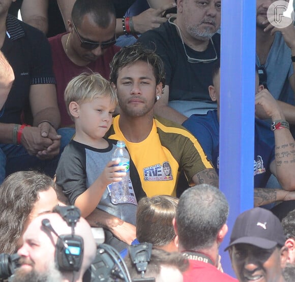 Davi Lucca, filho de Neymar, celebrou vitória do Brasil após orar pelo pai