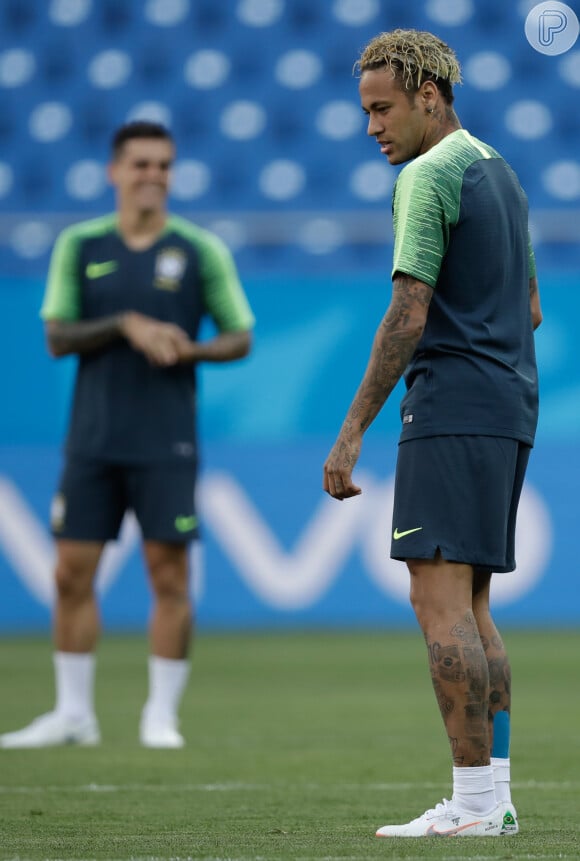 Neymar se emocionou após vitória da seleção brasileira contra o time da Costa Rica