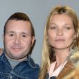 Com Kate Moss, no backstage de seu último desfile para a Vuitton