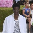 O branco total predominou em um bloco inteiro do desfile, e foi visto também em outras passarelas da Paris Fashion Week