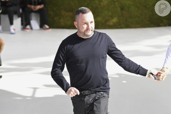 O desginer britânico recebeu críticas positivas sobre sua estreia na Dior