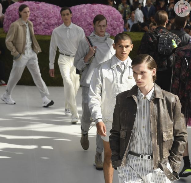 Designer Kim Jones faz sua estreia na Dior Homme, em 25 de junho de 2018 e traz leveza para o estilo da marca