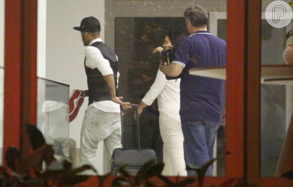 Neymar assistiu ao último capítulo de 'Em Família' ao lado de Bruna Marquezine em uma churrascaria na Barra da Tijuca, Zona Oeste do Rio. Depois, o casal seguiu para a casa da atriz, onde dormiu