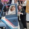 Kit Harington e Rose Leslie, de 'Game of Thrones', deixaram a cerimônia de casamento em um jipe azul