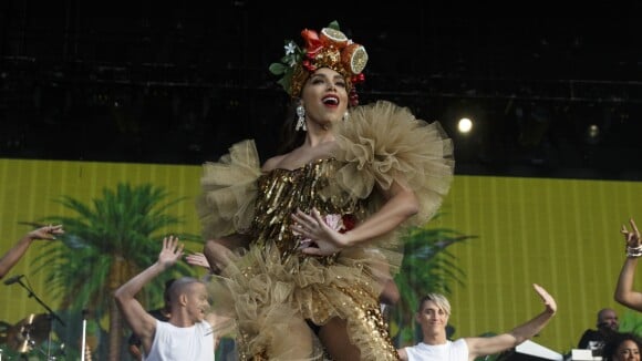 Anitta se veste de Carmen Miranda em show no Rock in Rio Lisboa: 'Dia histórico'