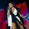 Demi Lovato usa look curto e decotado no Rock in Rio Lisboa