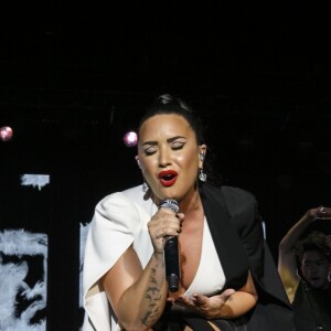 Demi Lovato se emociona com música no Rock in Rio Lisboa