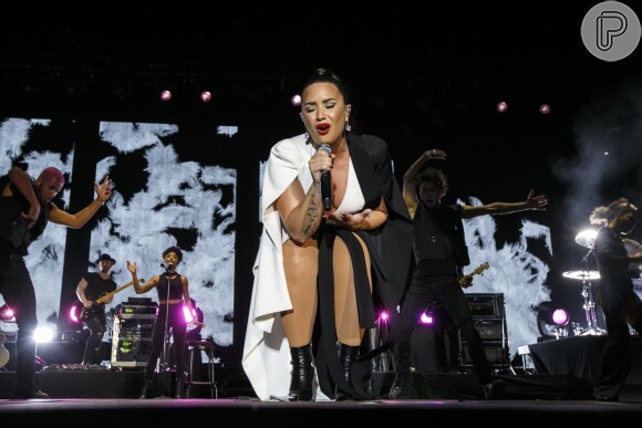Demi Lovato se emociona com música no Rock in Rio Lisboa
