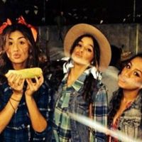 Bruna Marquezine curte festa julina sem Neymar e se diverte com amigos, no Rio