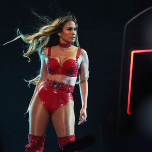 'A nova J-Lo? A bombshell brasileira está assumindo o comando da cena da música latina', afirmou jornal britânico sobre Anitta