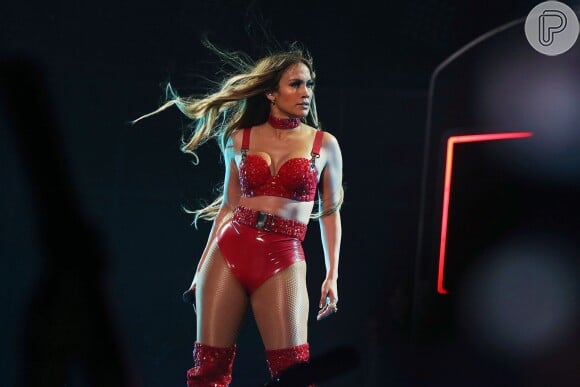 'A nova J-Lo? A bombshell brasileira está assumindo o comando da cena da música latina', afirmou jornal britânico sobre Anitta
