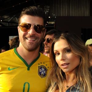 Flávia Viana assistiu ao jogo do Brasil contra a Sérvia pela Copa do Mundo com namorado, Marcelo Zangrandi